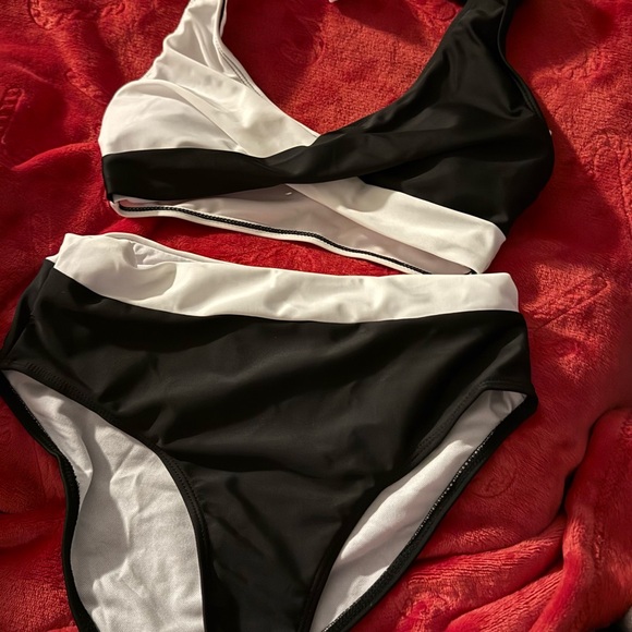AI’MAGE Other - Elegant Black and White Bikini Set